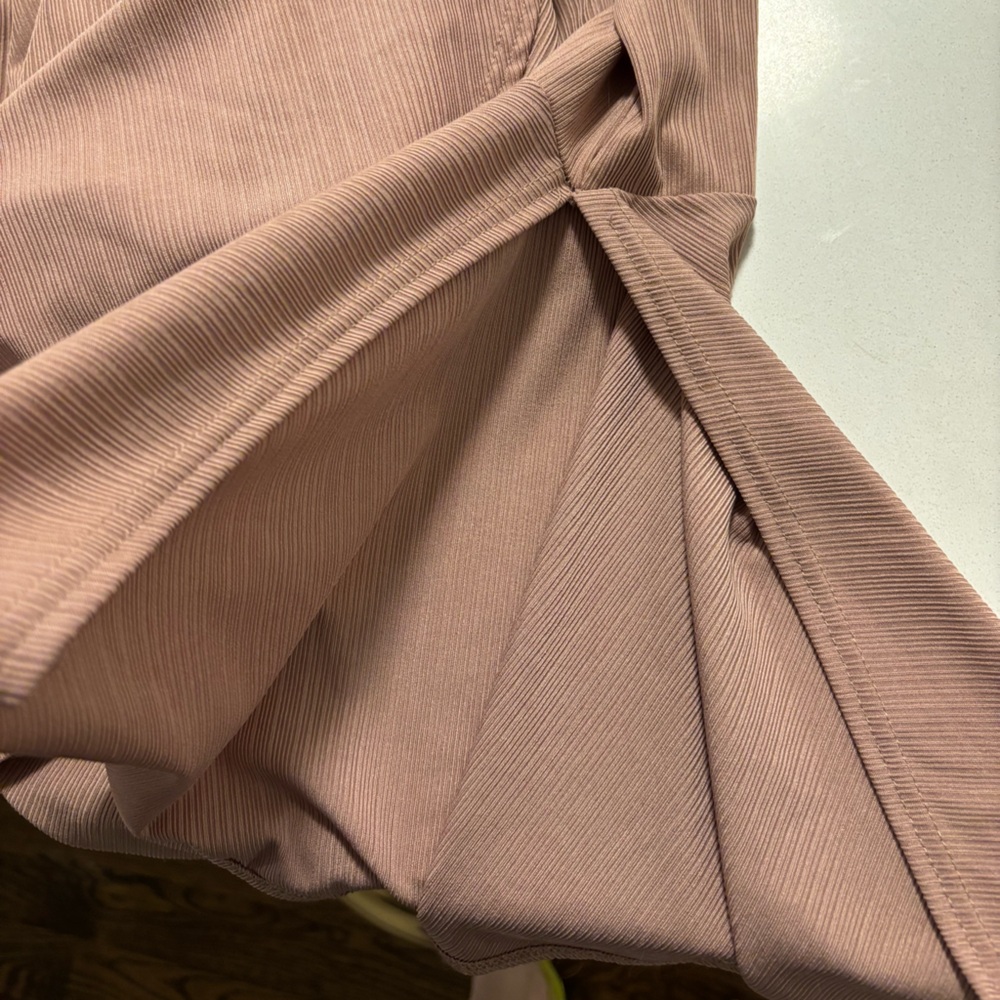 MISSGUIDED High Neck Bell Sleeve Crop Top in Mauve - Picture 5 of 6